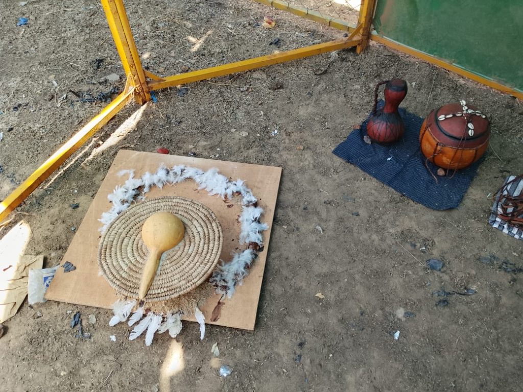 Le Promoteur a fait une démonstration sur une séance de sacrifice traditionnel