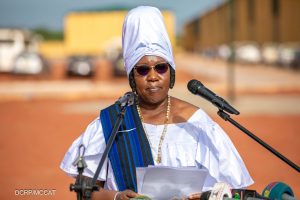 Le Gouverneur de la région du Guiriko, Madame Mariama KONATE/GNANOU livrant un discours