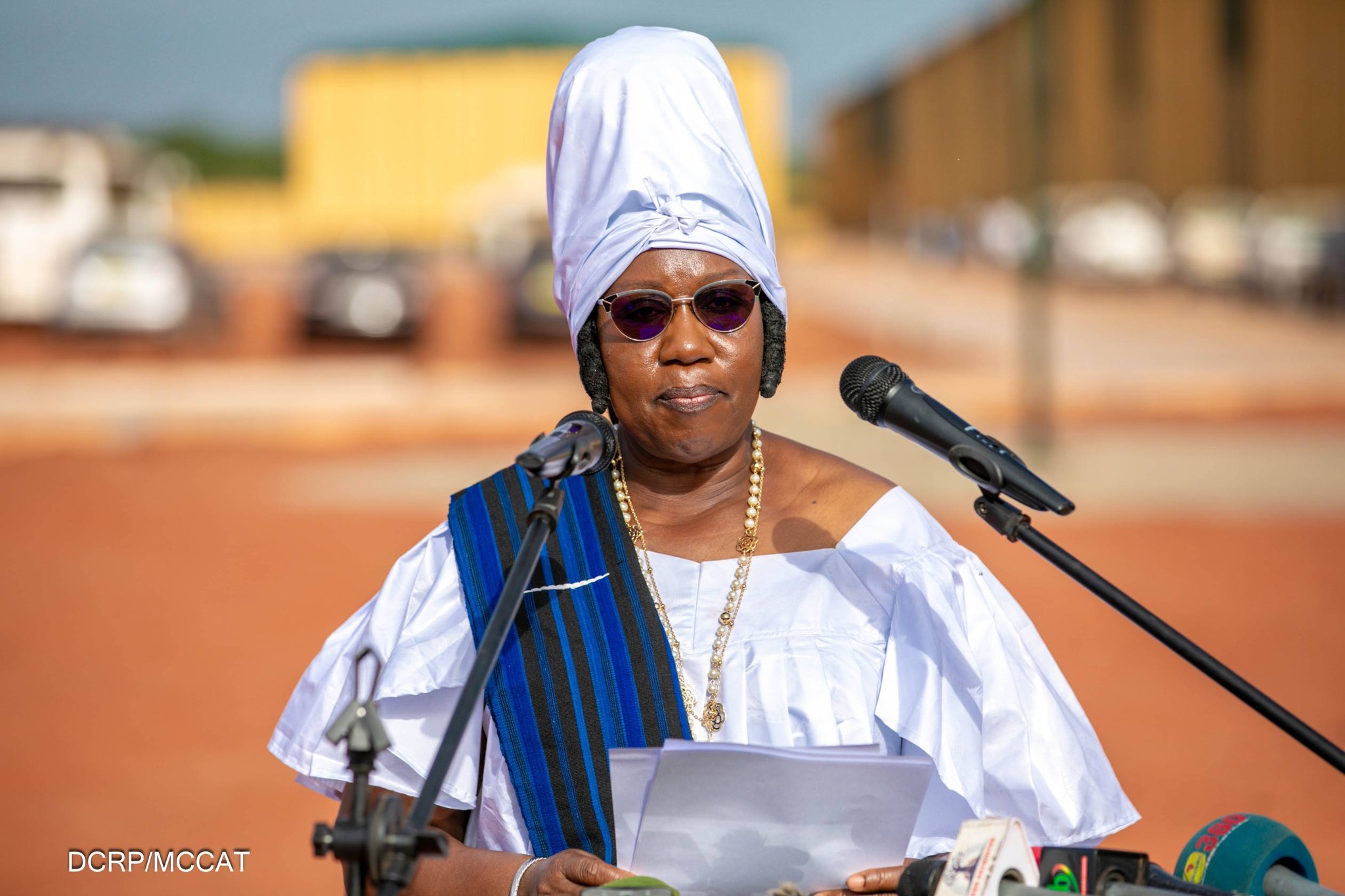 Le Gouverneur de la région du Guiriko, Madame Mariama KONATE/GNANOU livrant un discours