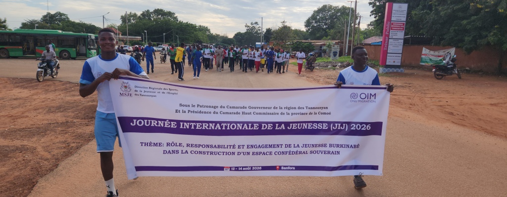 Ils ont emprunté la voie menant au rond-point du Paysan noir.