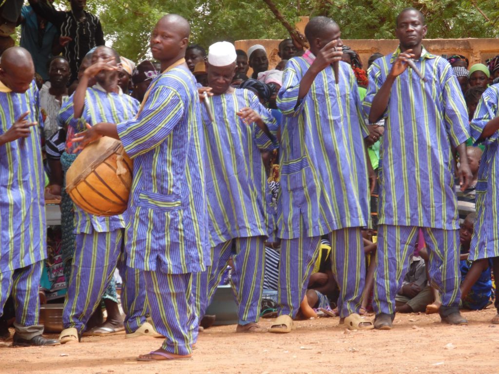 Troupes de danse traditionnelle du Yaadga